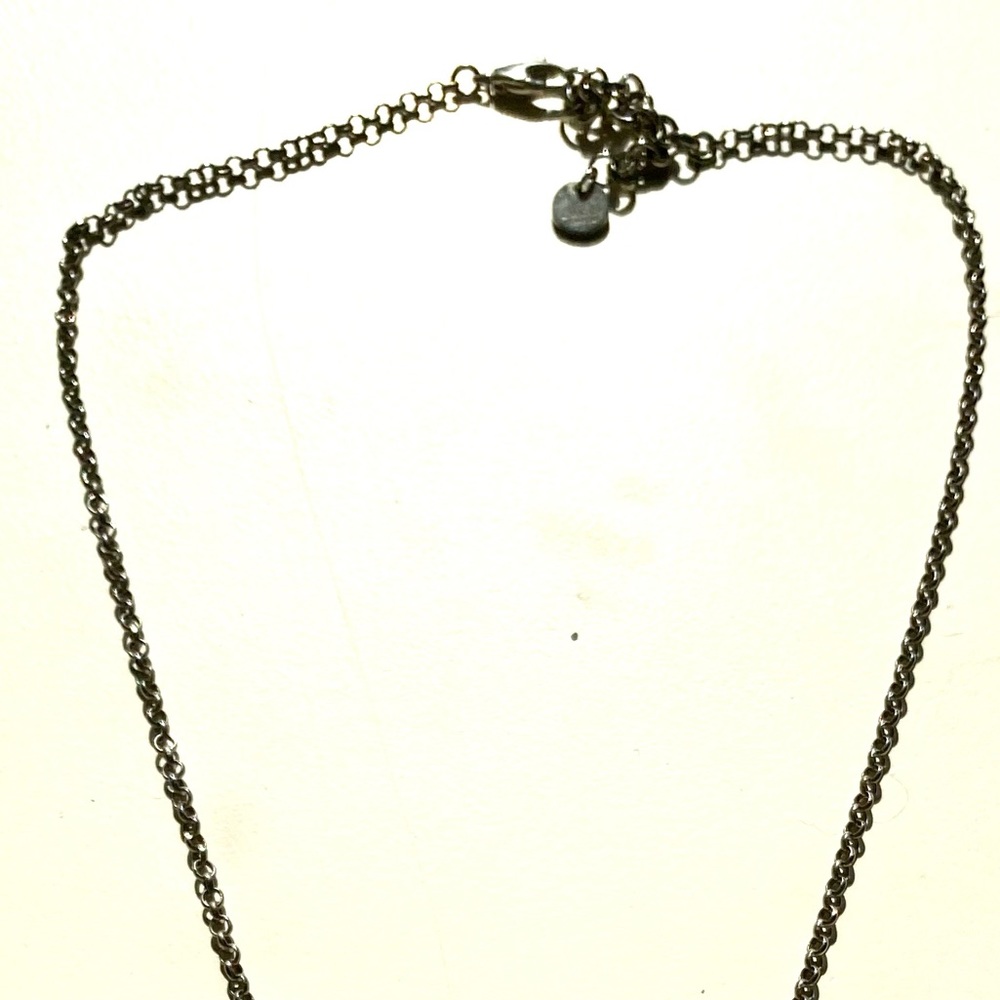 Beautiful Gucci necklace. Excellent condition with original box. - Picture 6 of 6